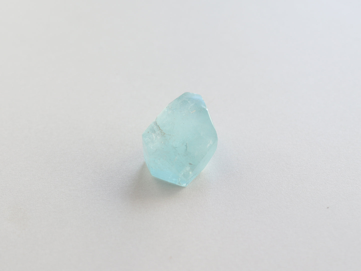 カンチェンジュンガ産レインボーアクアマリン ルース PN:AQ-12