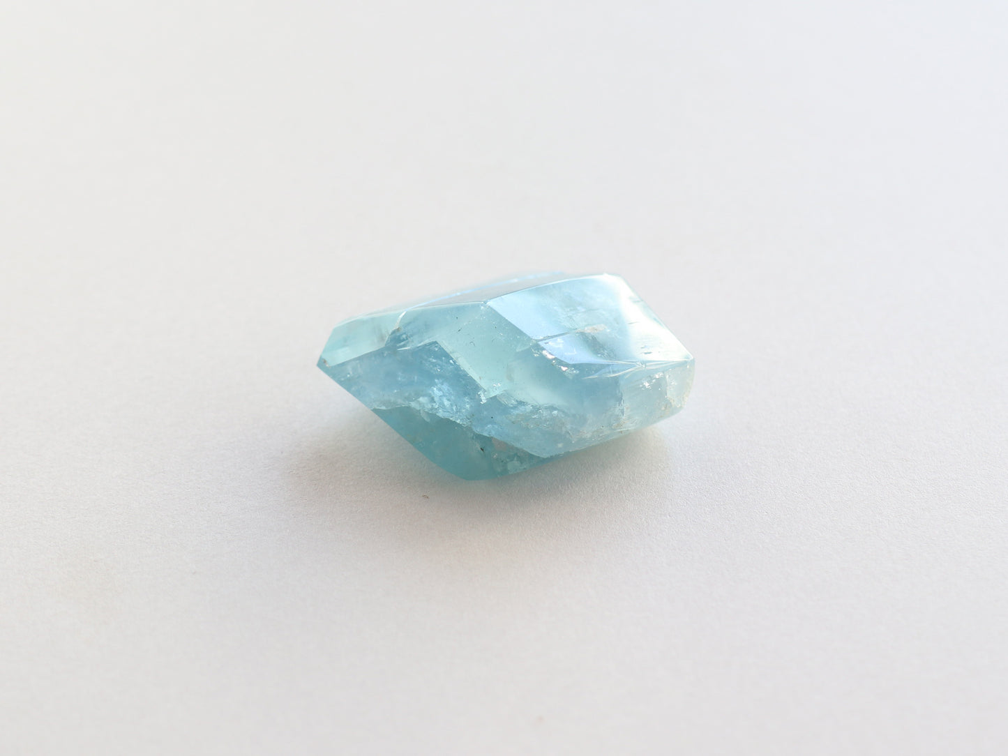 カンチェンジュンガ産レインボーアクアマリン ルース PN:AQ-14