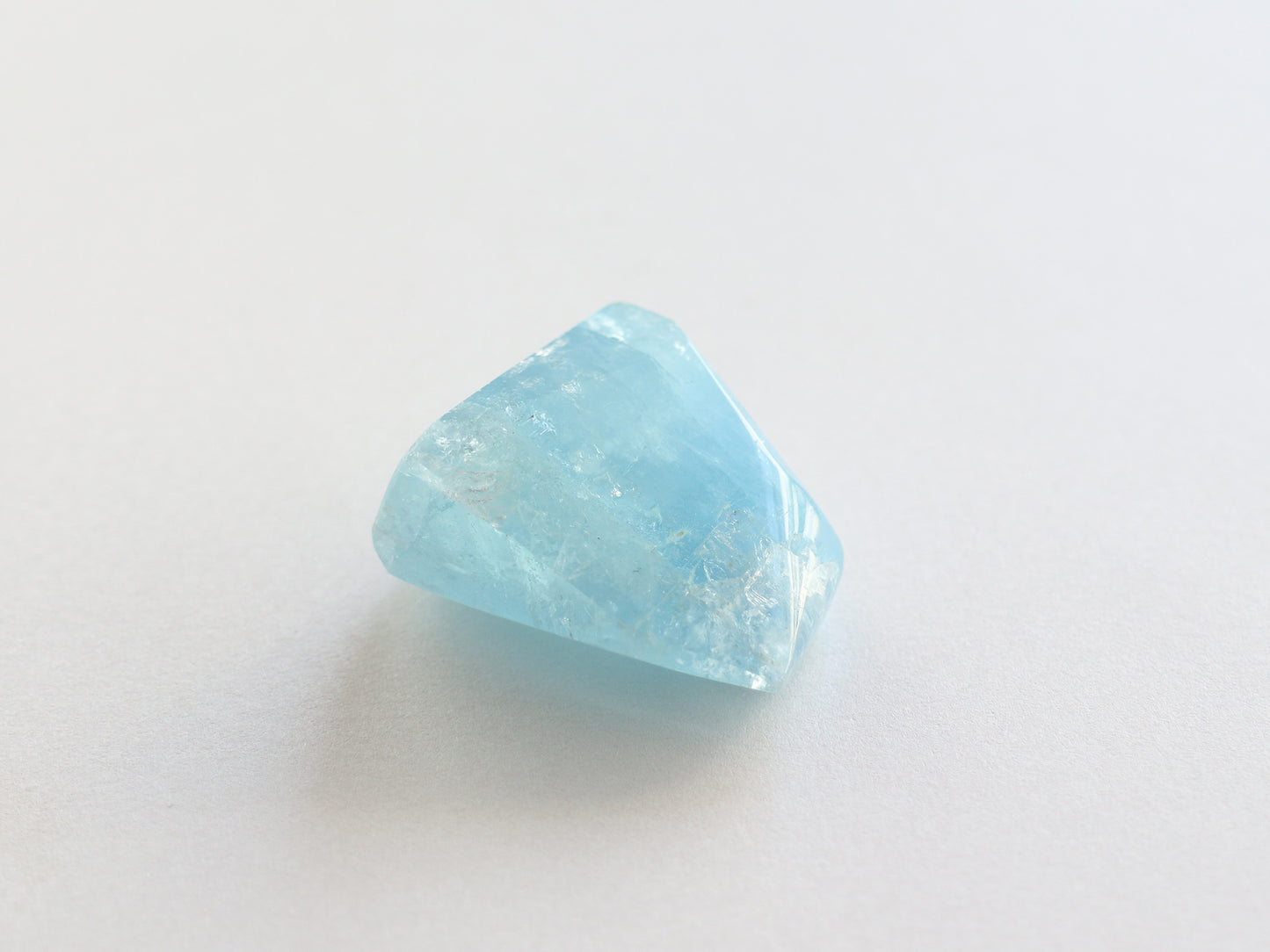 カンチェンジュンガ産レインボーアクアマリン ルース PN:AQ-15