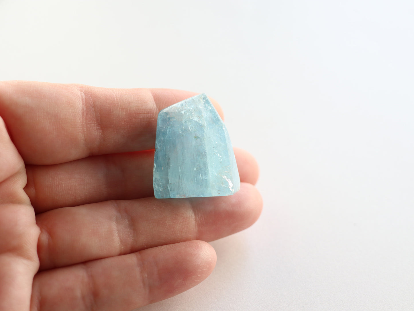 カンチェンジュンガ産レインボーアクアマリン ルース PN:AQ-15