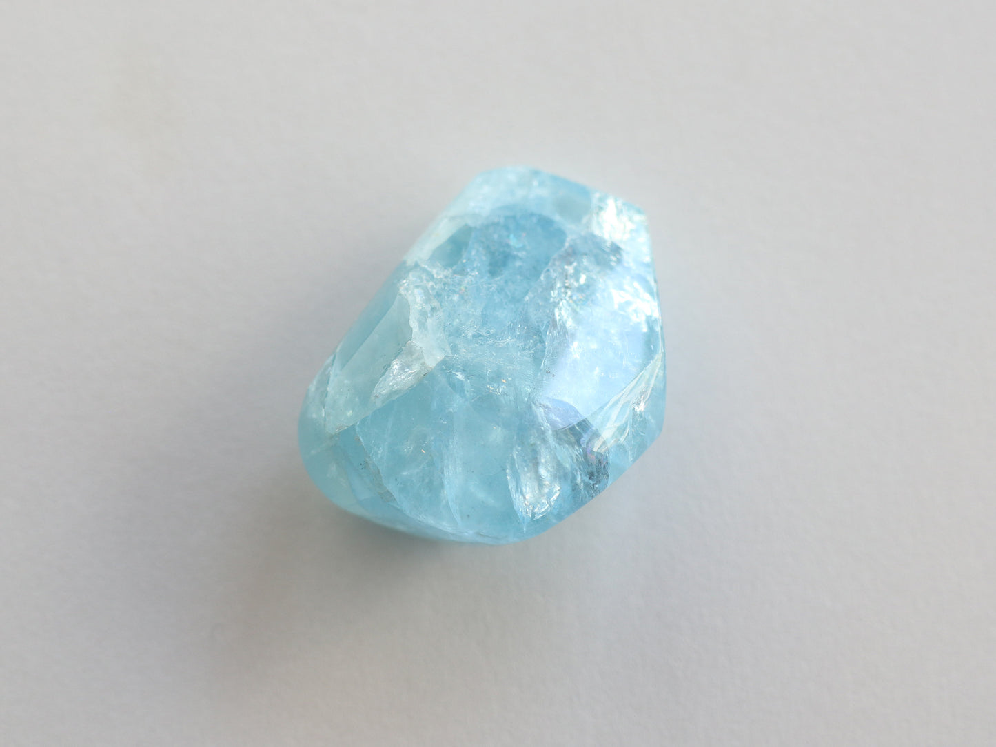 カンチェンジュンガ産レインボーアクアマリン ルース PN:AQ-16