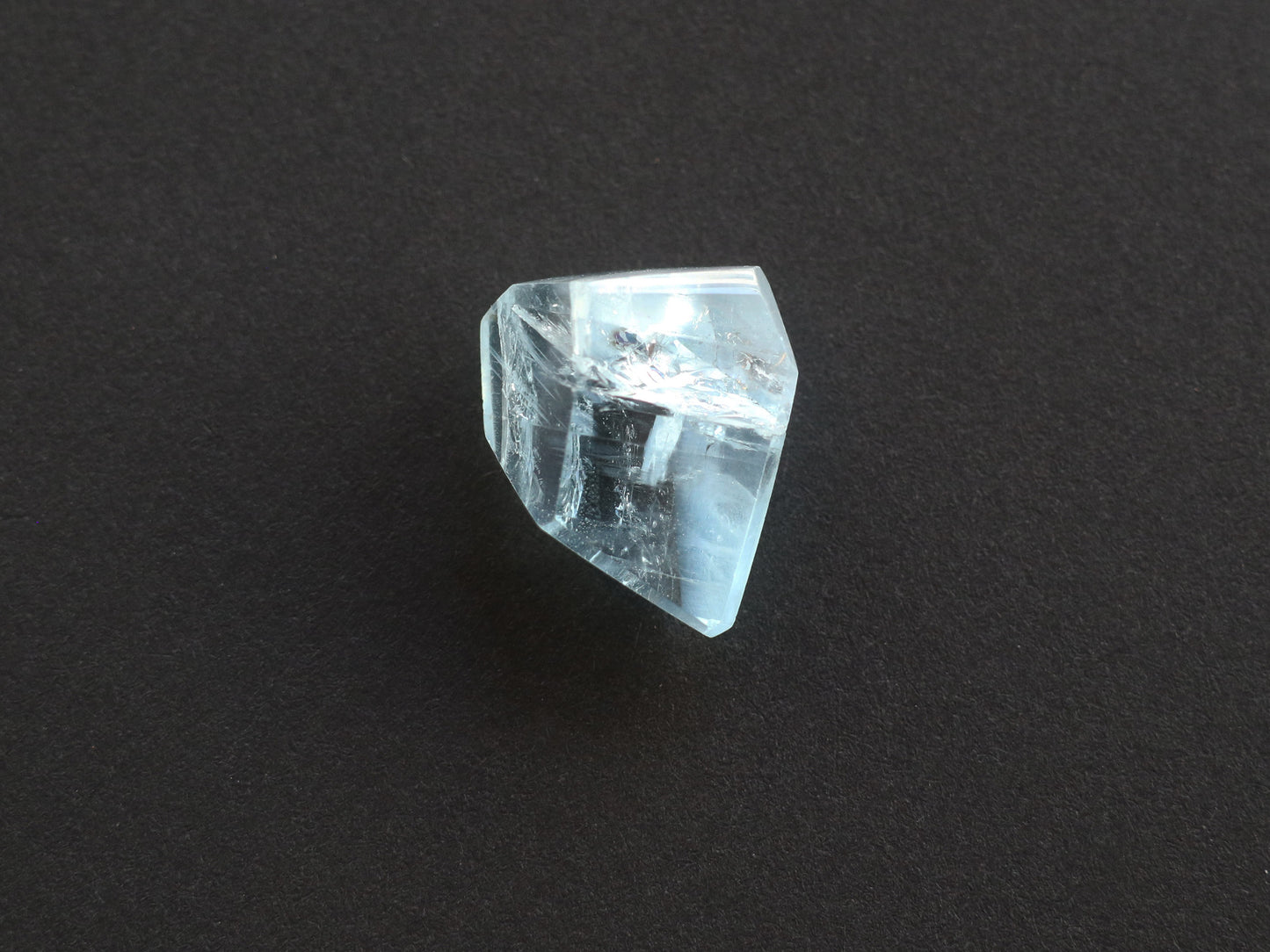 カンチェンジュンガ産レインボーアクアマリン ルース PN:AQ-1