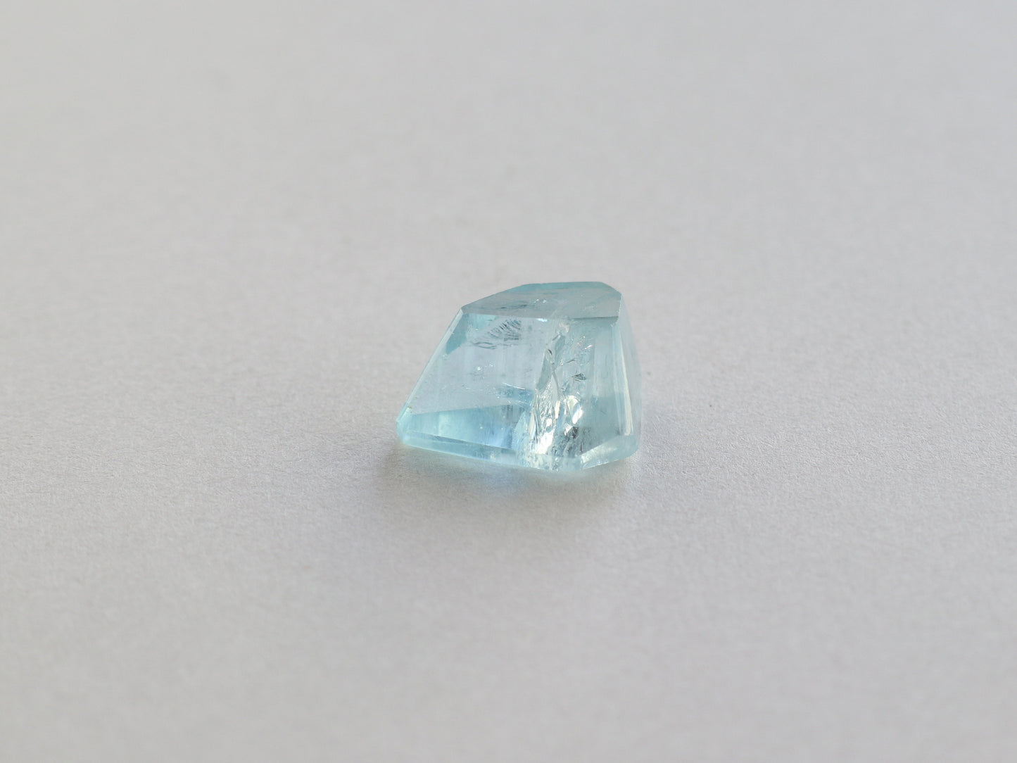 カンチェンジュンガ産レインボーアクアマリン ルース PN:AQ-1