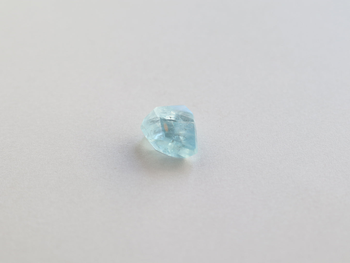カンチェンジュンガ産レインボーアクアマリン ルース PN:AQ-1