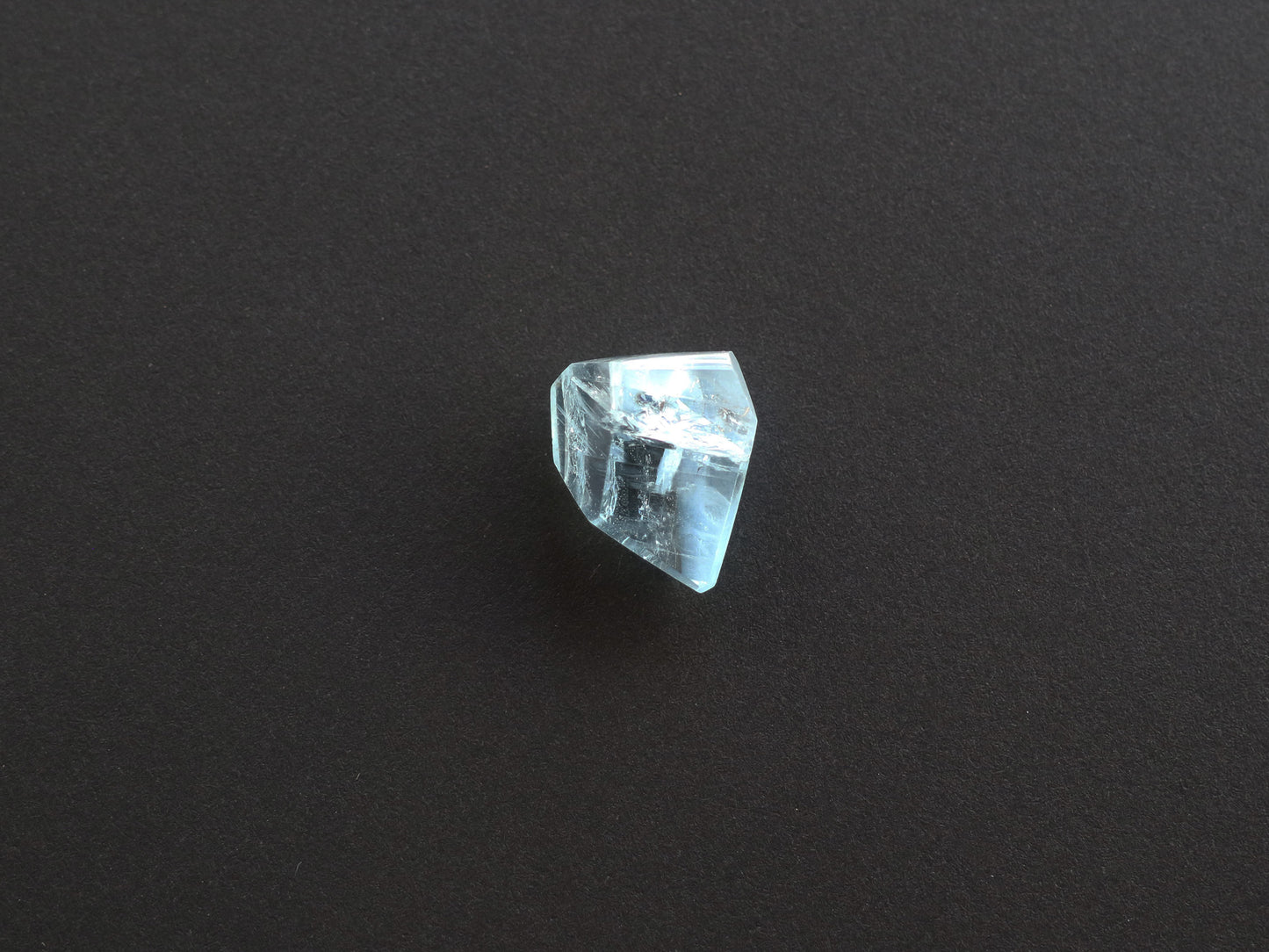 カンチェンジュンガ産レインボーアクアマリン ルース PN:AQ-1