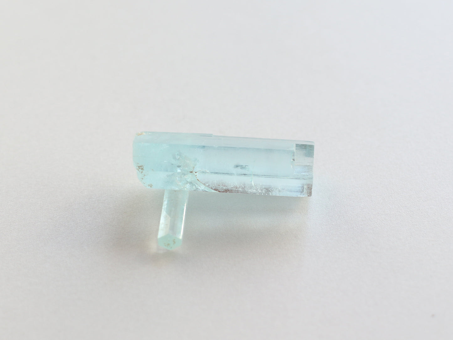カンチェンジュンガ産ファントムアクアマリン 原石 PN:AQ-20