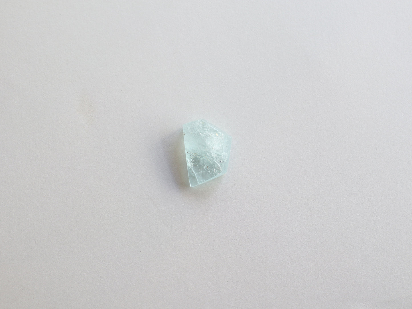 カンチェンジュンガ産レインボーアクアマリン ルース PN:AQ-24