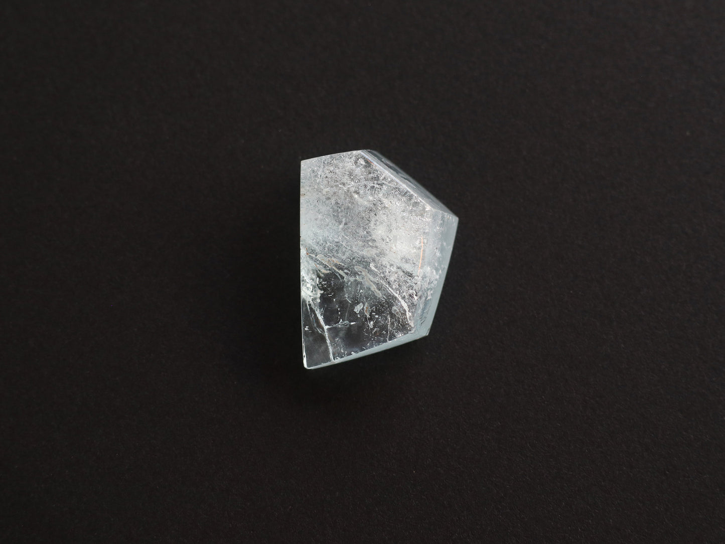 カンチェンジュンガ産レインボーアクアマリン ルース PN:AQ-24