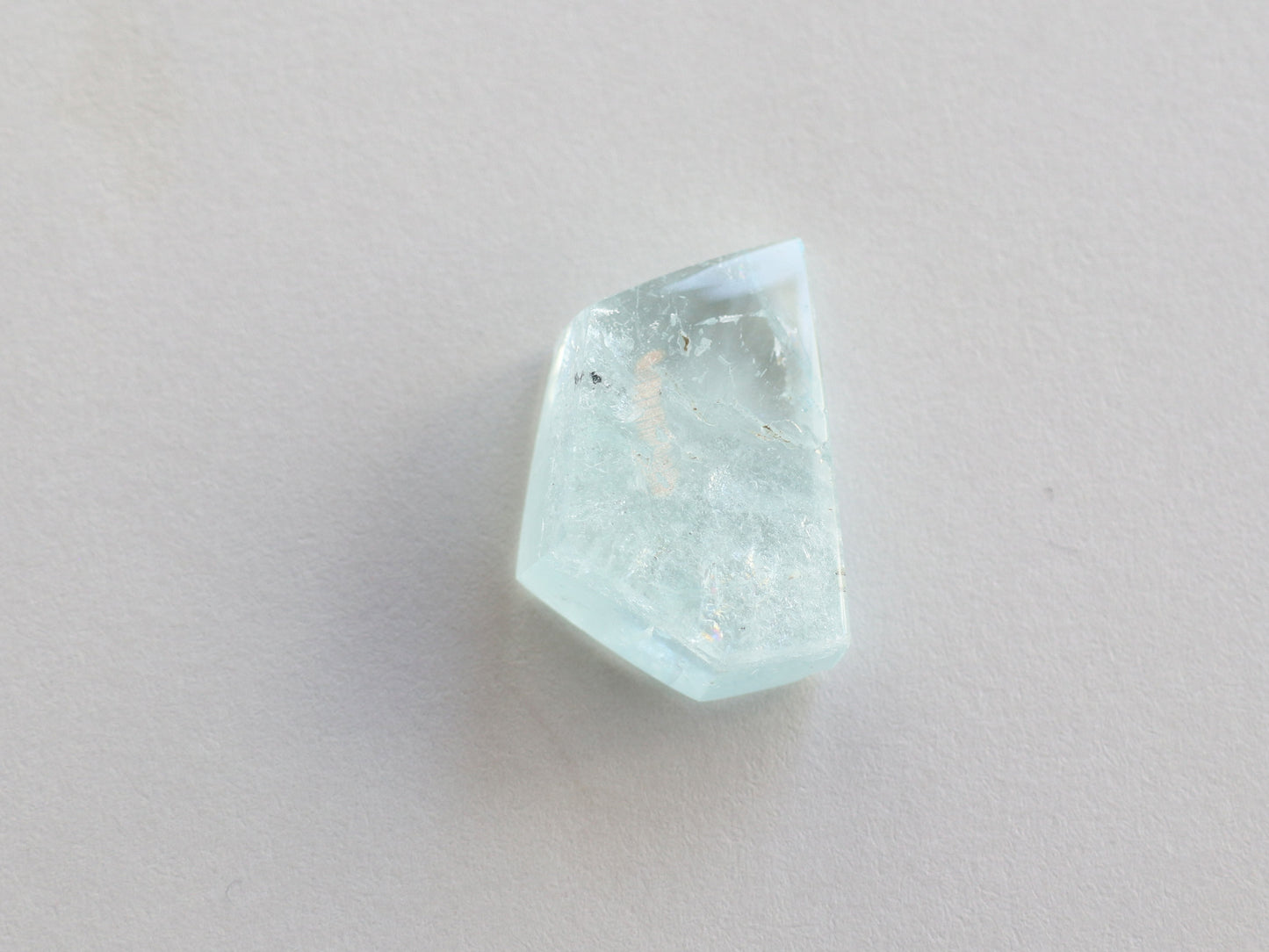 カンチェンジュンガ産レインボーアクアマリン ルース PN:AQ-24