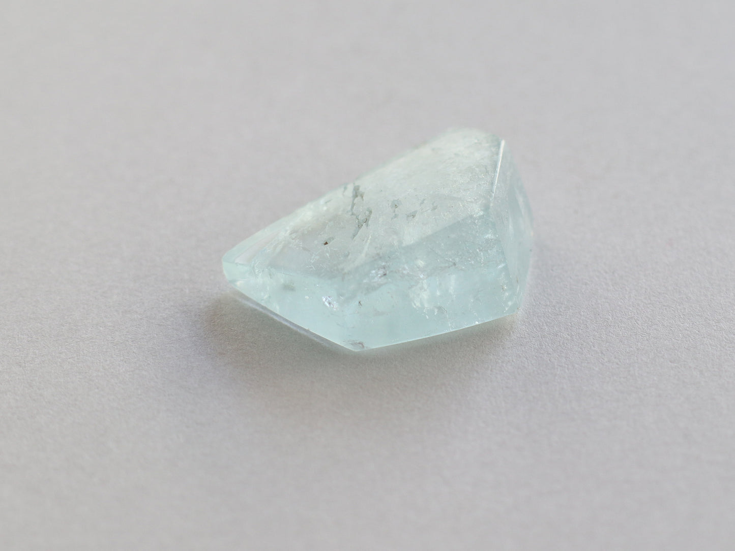 カンチェンジュンガ産レインボーアクアマリン ルース PN:AQ-24