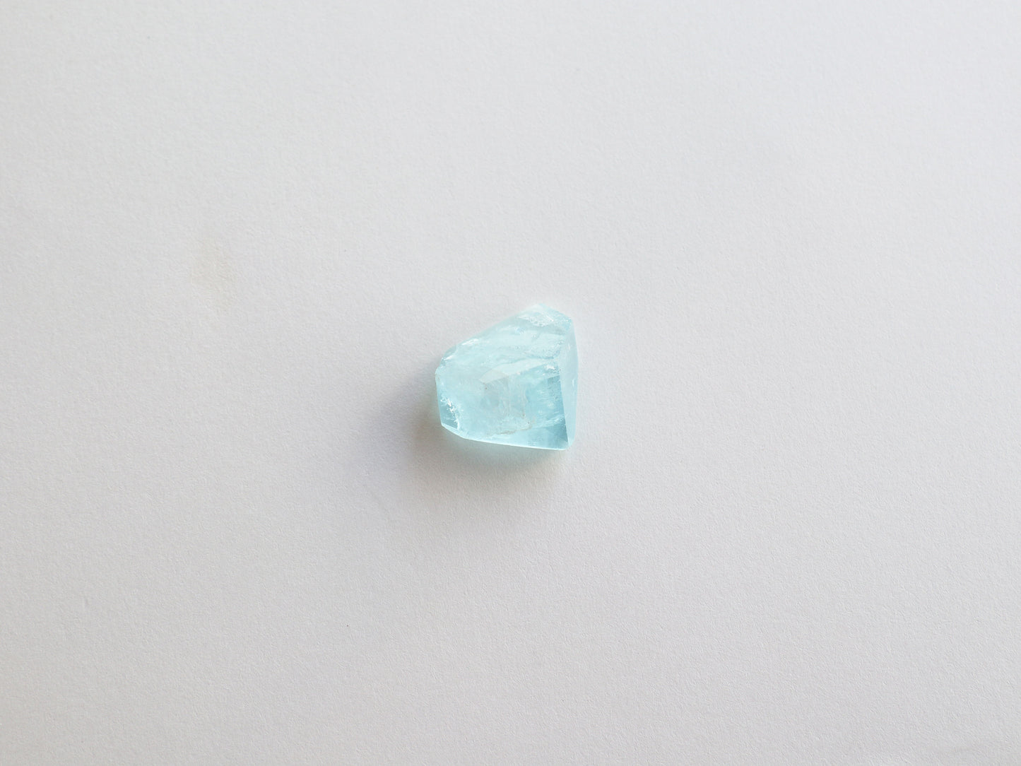 カンチェンジュンガ産レインボーアクアマリン ルース PN:AQ-25