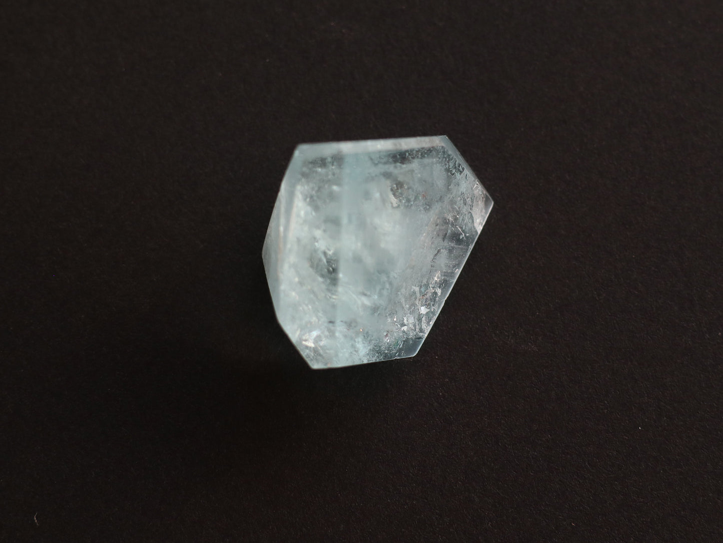 カンチェンジュンガ産レインボーアクアマリン ルース PN:AQ-25