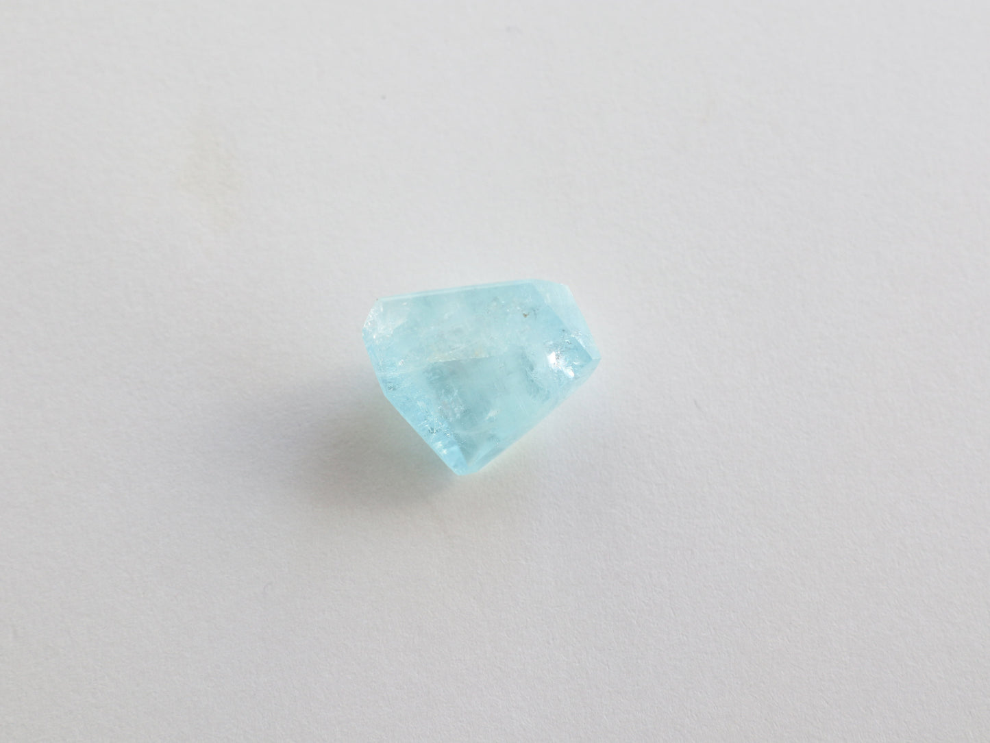 カンチェンジュンガ産レインボーアクアマリン ルース PN:AQ-25