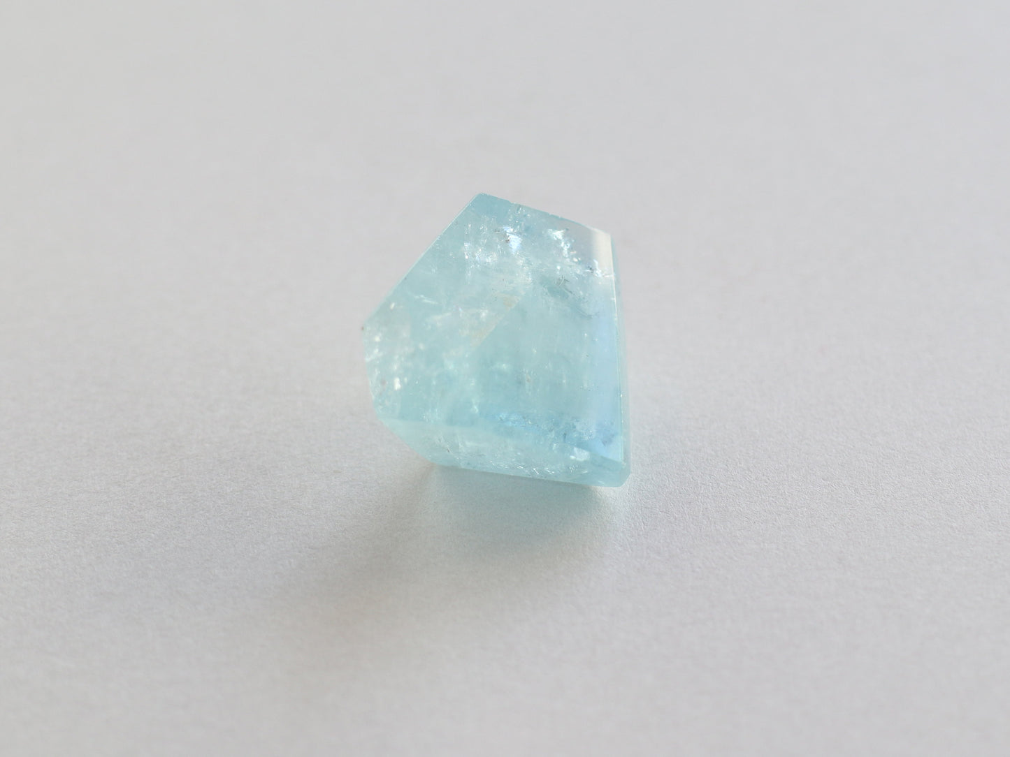 カンチェンジュンガ産レインボーアクアマリン ルース PN:AQ-25