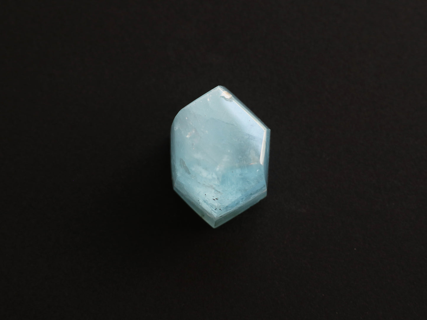 カンチェンジュンガ産レインボーアクアマリン ルース PN:AQ-27