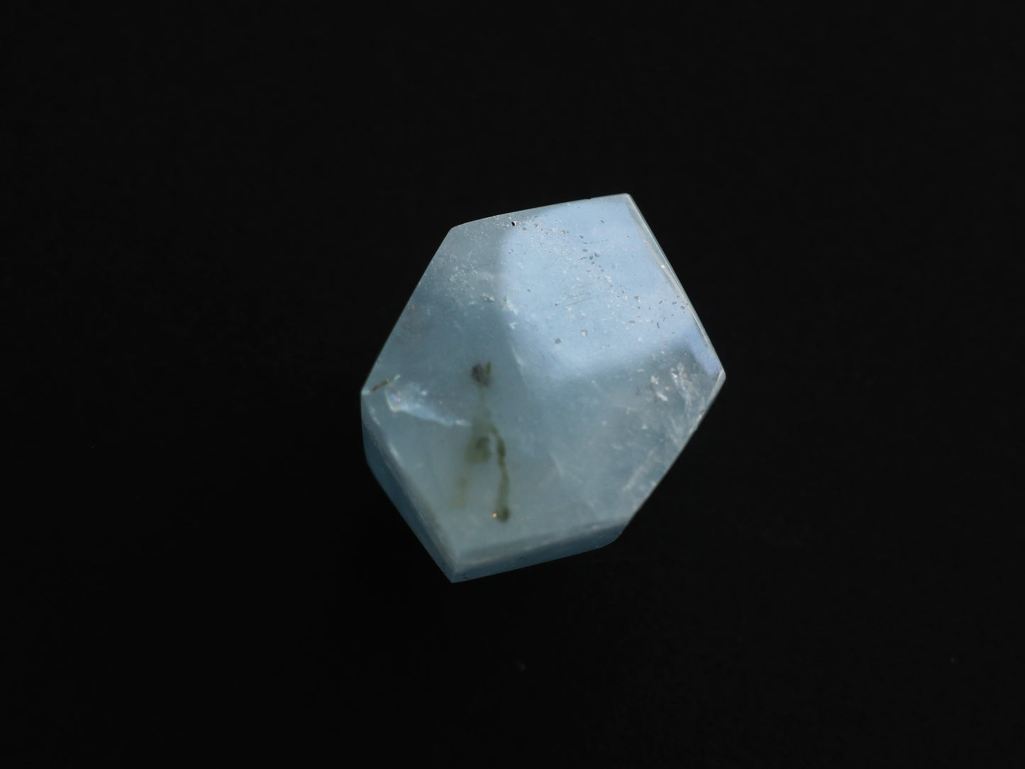 カンチェンジュンガ産レインボーアクアマリン ルース PN:AQ-27