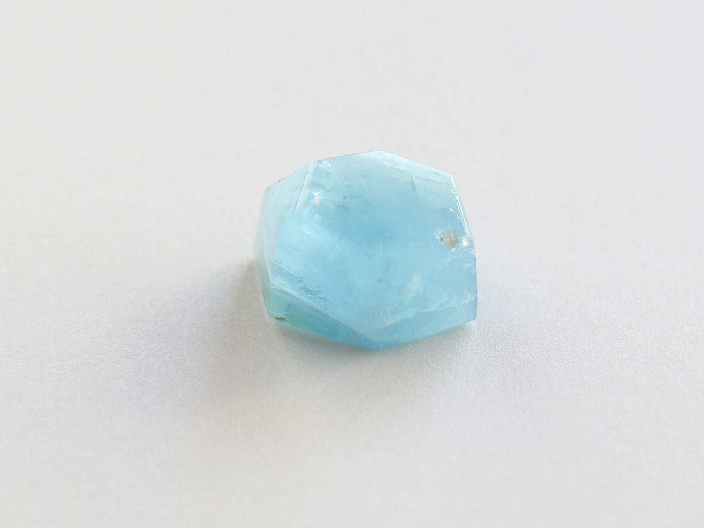 カンチェンジュンガ産レインボーアクアマリン ルース PN:AQ-27