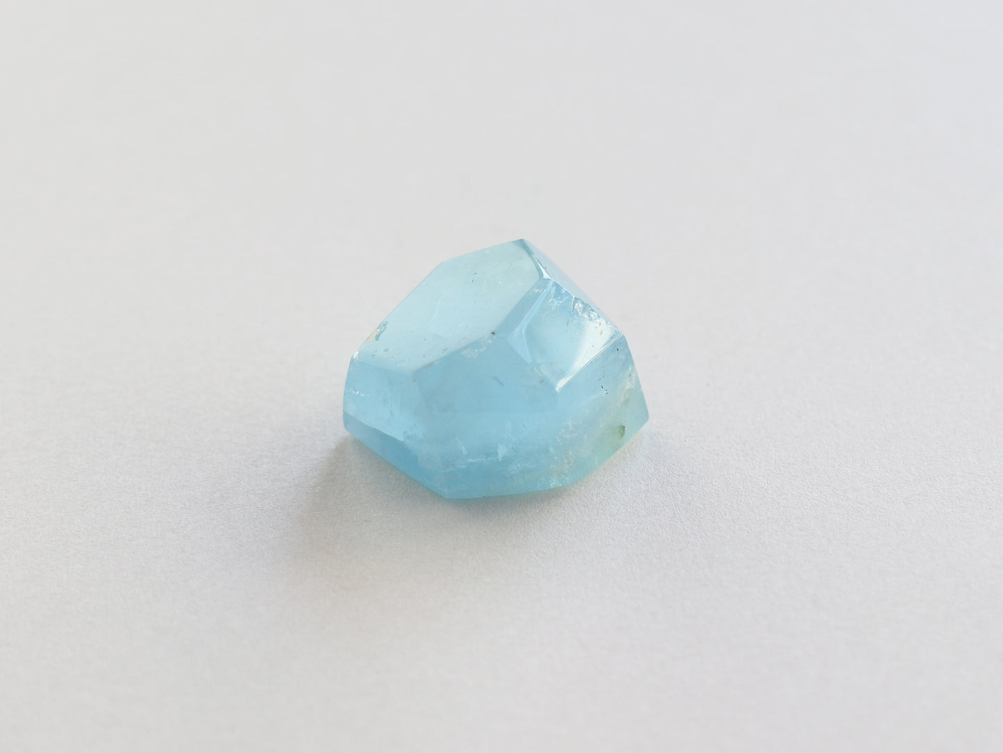 カンチェンジュンガ産レインボーアクアマリン ルース PN:AQ-27