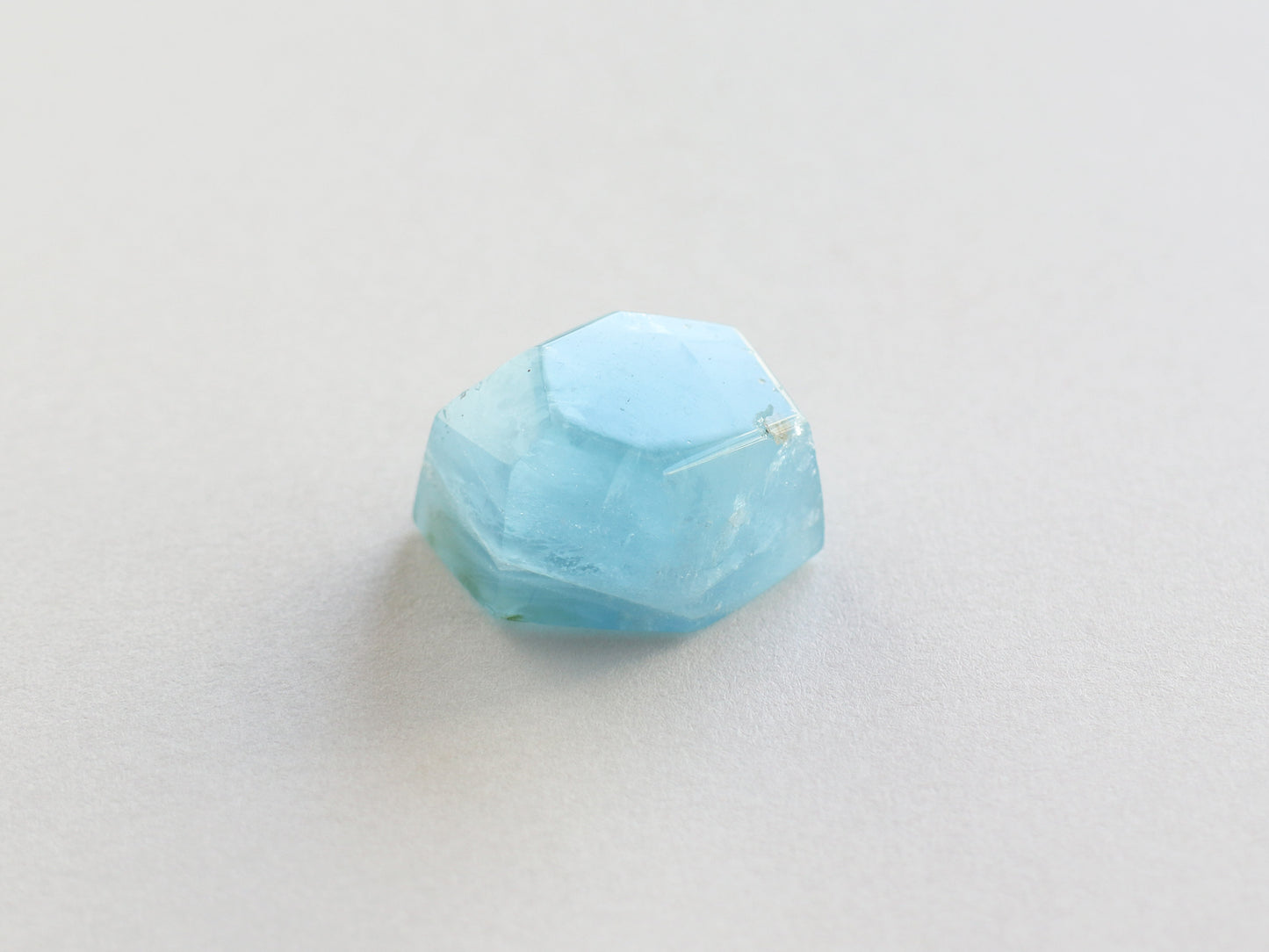 カンチェンジュンガ産レインボーアクアマリン ルース PN:AQ-27