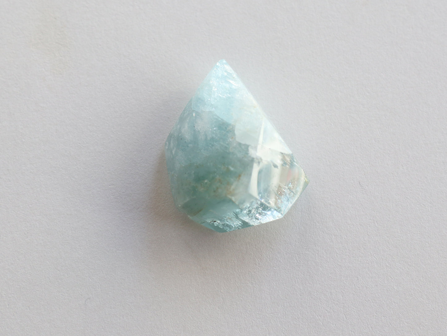 カンチェンジュンガ産レインボーアクアマリン ルース PN:AQ-28