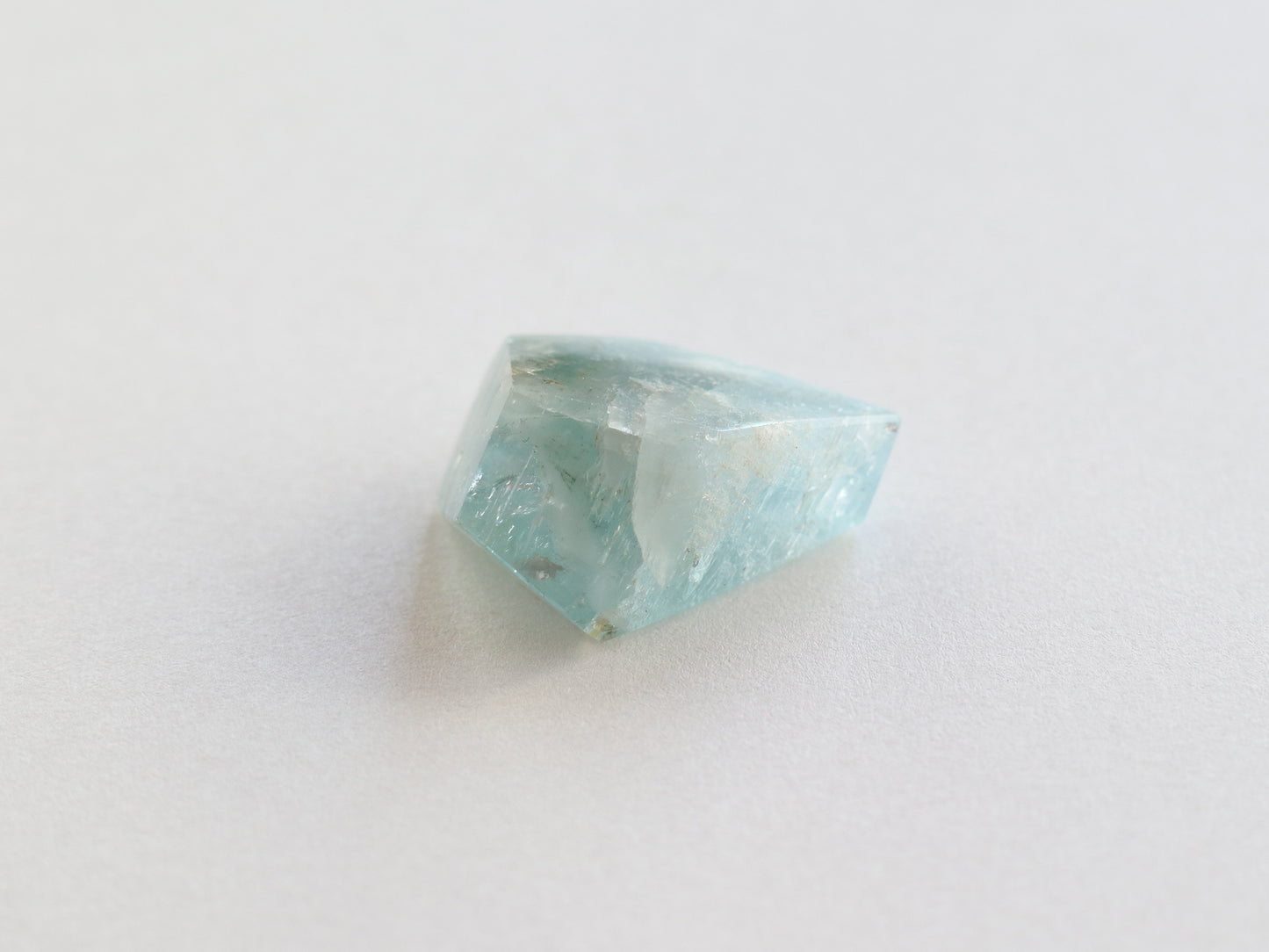 カンチェンジュンガ産レインボーアクアマリン ルース PN:AQ-28
