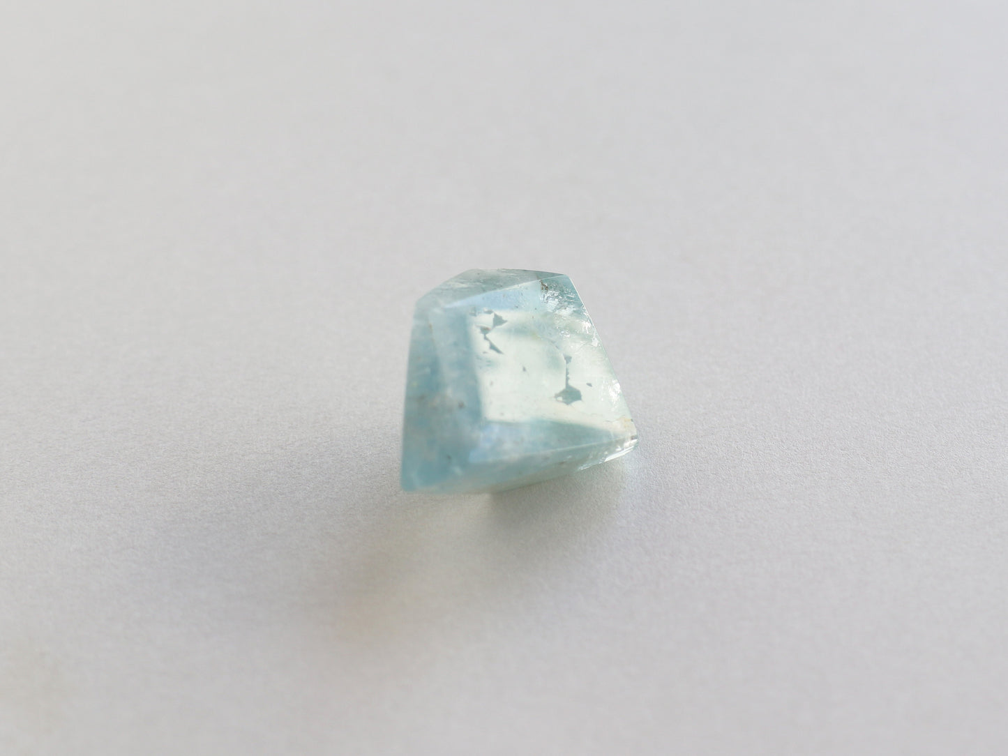 カンチェンジュンガ産レインボーアクアマリン ルース PN:AQ-28