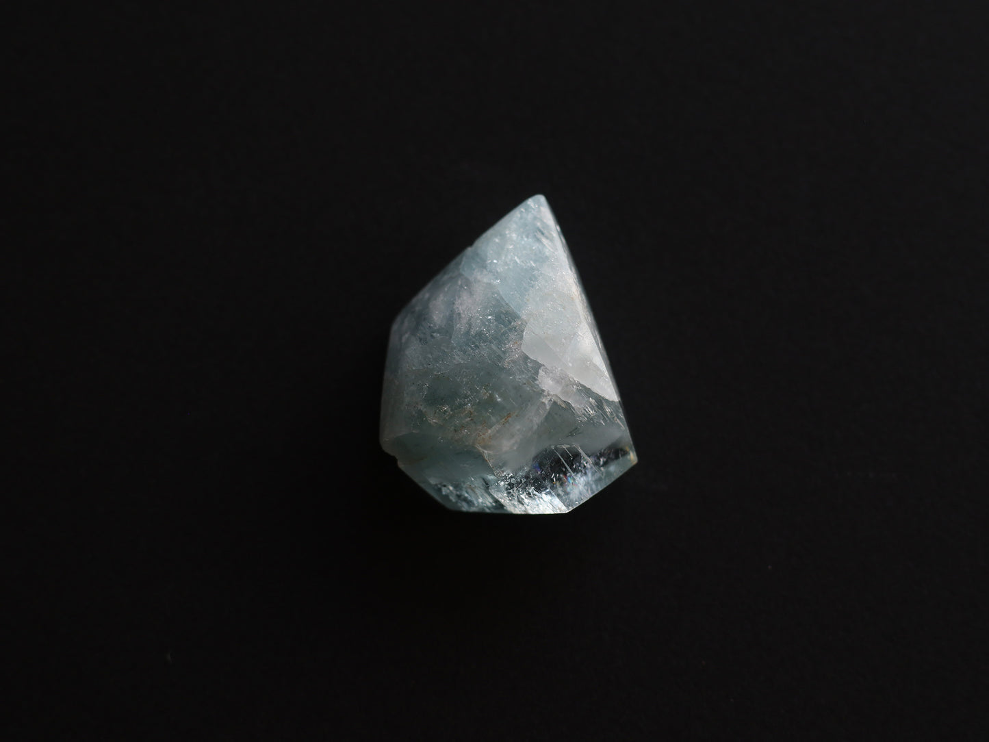 カンチェンジュンガ産レインボーアクアマリン ルース PN:AQ-28