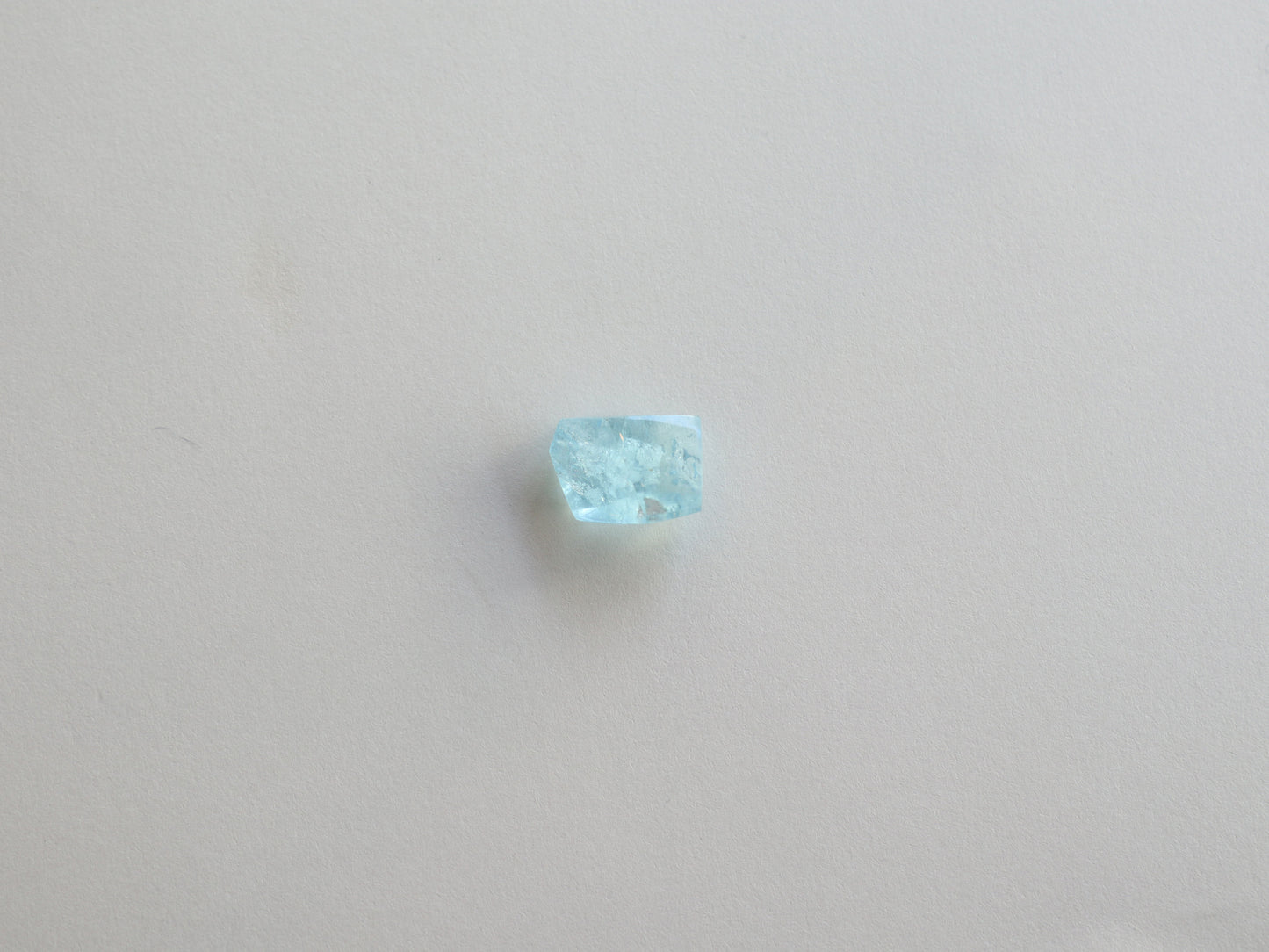 カンチェンジュンガ産レインボーアクアマリン ルース PN:AQ-2