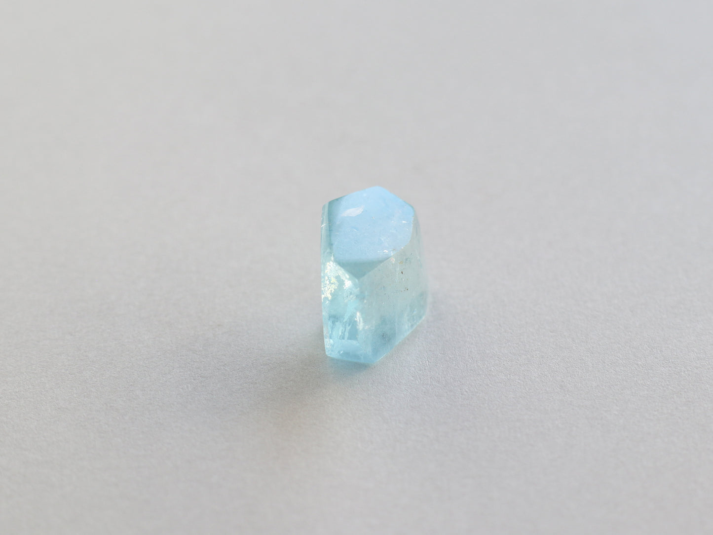 カンチェンジュンガ産レインボーアクアマリン ルース PN:AQ-2