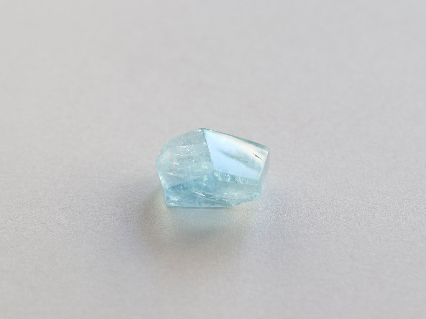 カンチェンジュンガ産レインボーアクアマリン ルース PN:AQ-2