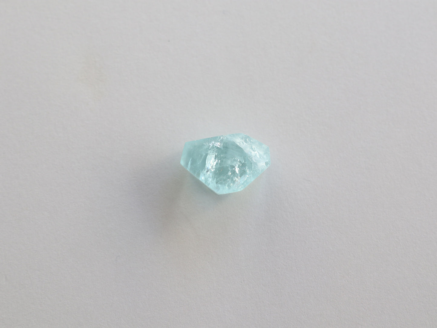 カンチェンジュンガ産レインボーアクアマリン ルース PN:AQ-4