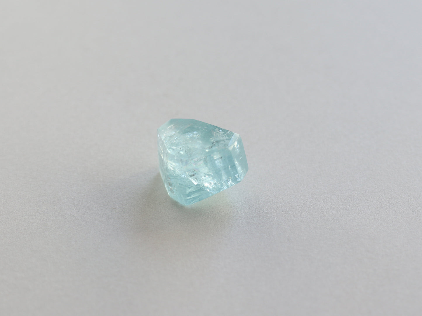 カンチェンジュンガ産レインボーアクアマリン ルース PN:AQ-4