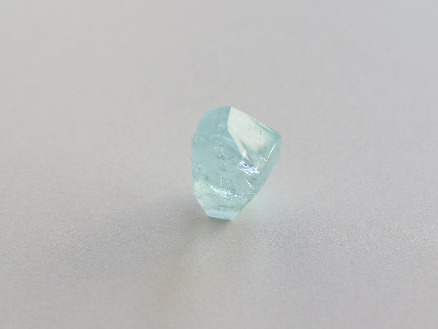 カンチェンジュンガ産レインボーアクアマリン ルース PN:AQ-4