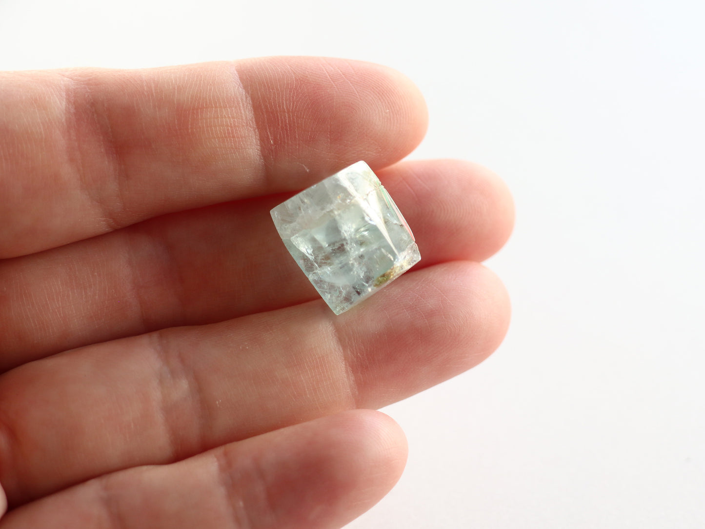 カンチェンジュンガ産レインボーアクアマリン ルース PN:AQ-5