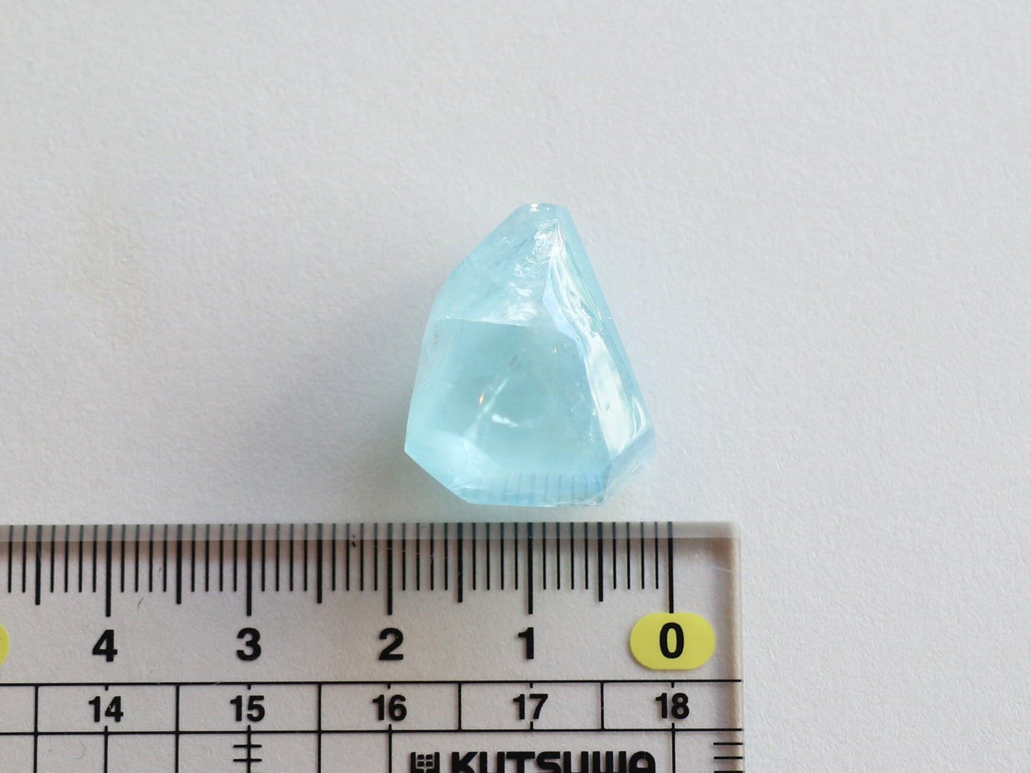 カンチェンジュンガ産レインボーアクアマリン ルース PN:AQ-7