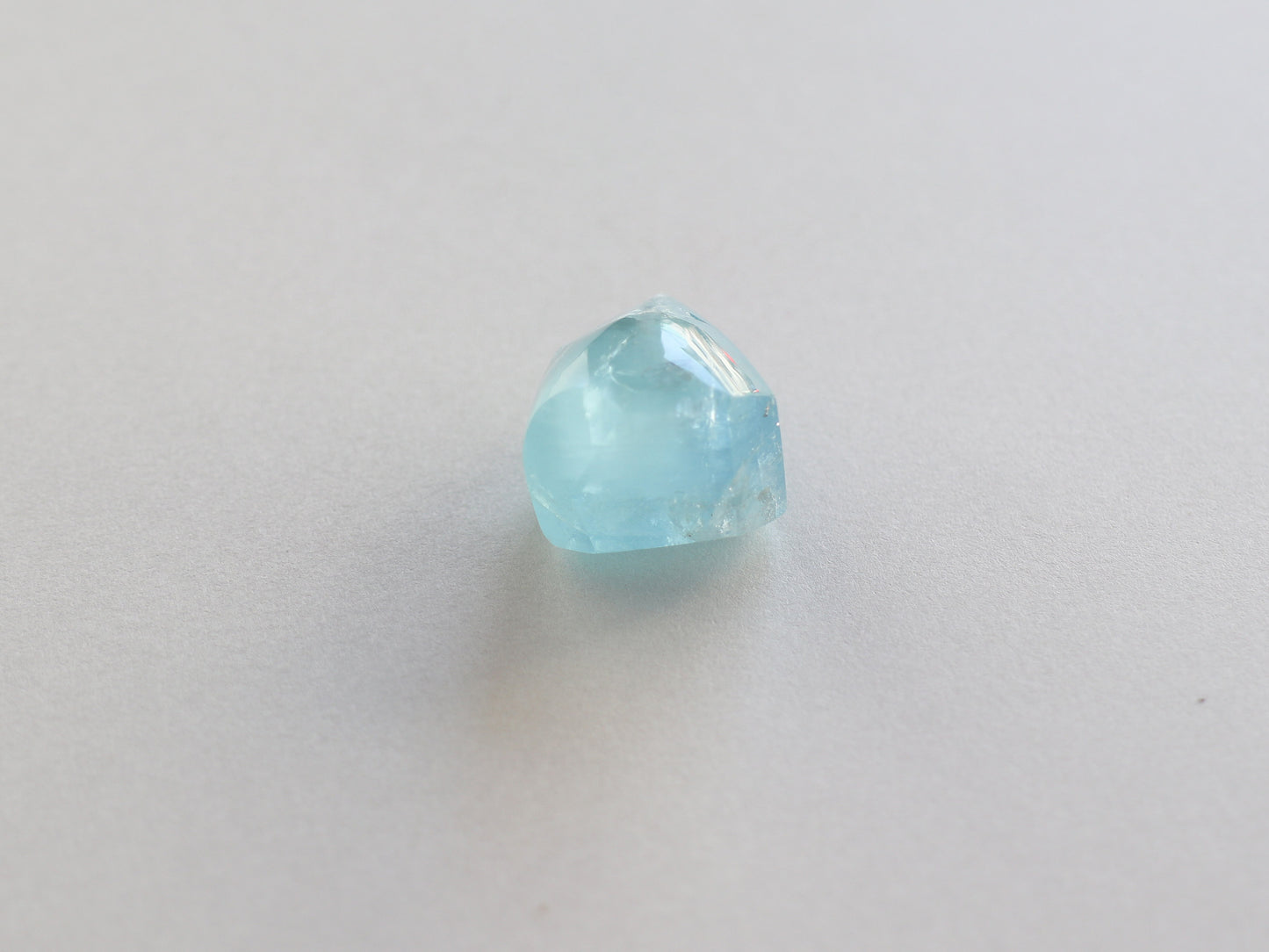 カンチェンジュンガ産レインボーアクアマリン ルース PN:AQ-7