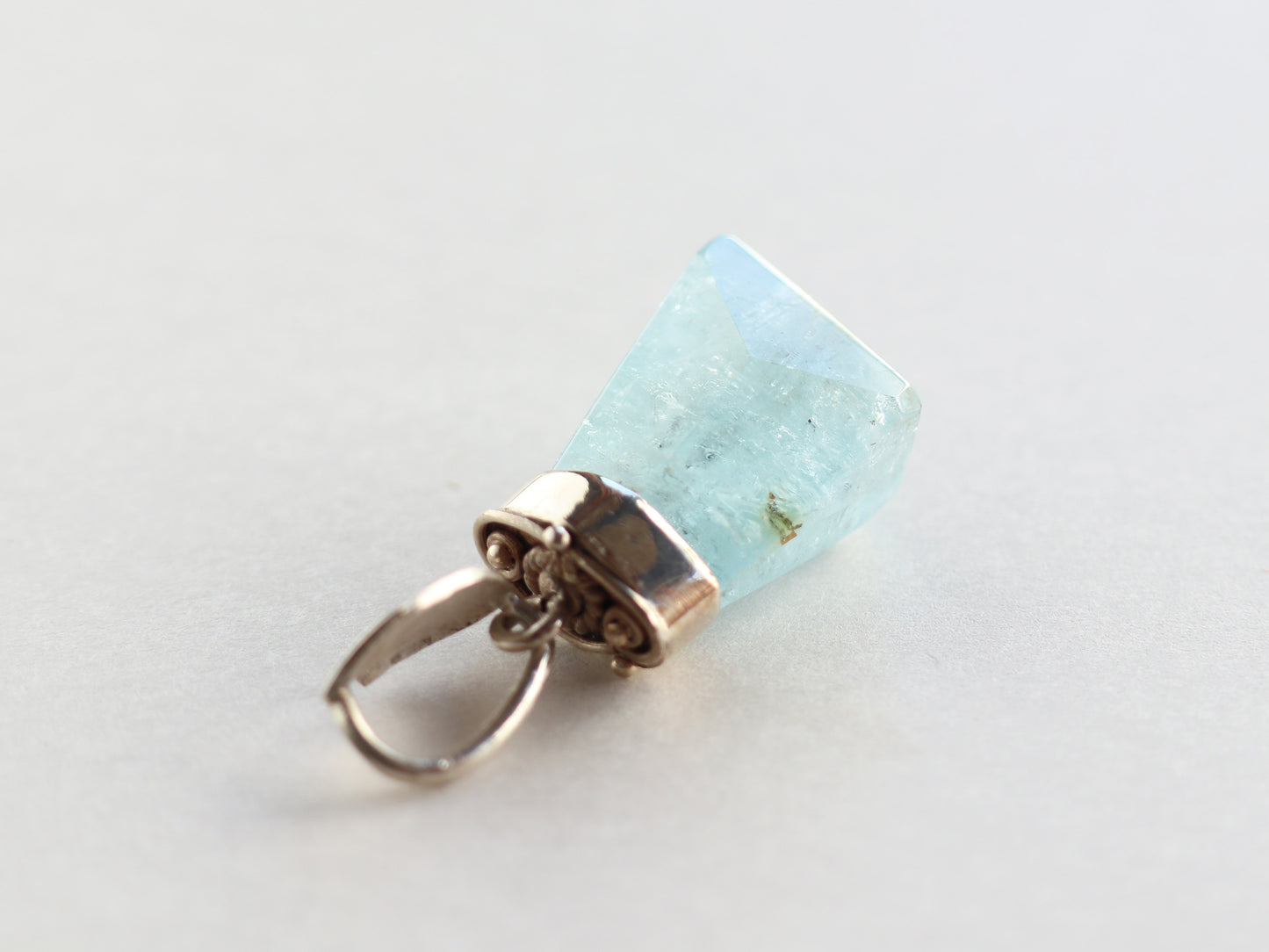 カンチェンジュンガ産アクアマリンペンダントトップPN:AQM-32