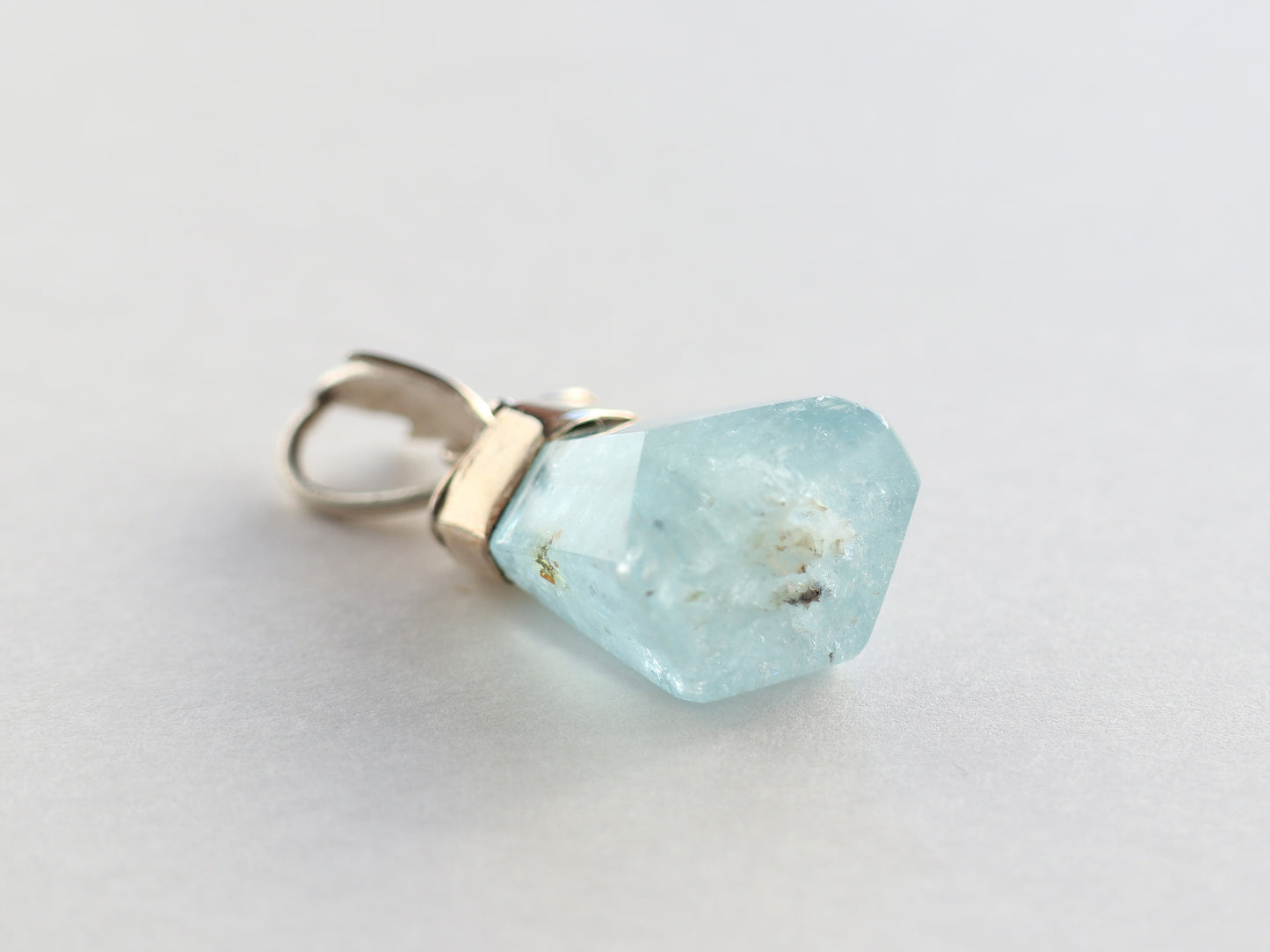 カンチェンジュンガ産アクアマリンペンダントトップPN:AQM-32