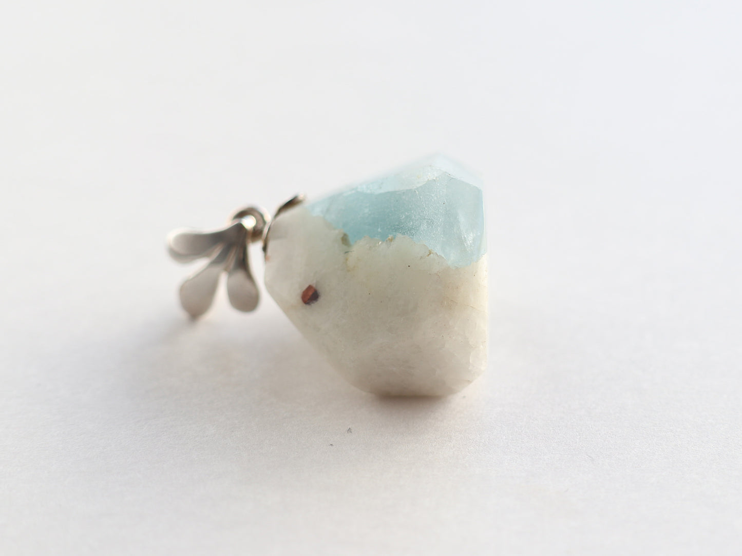カンチェンジュンガ産アクアマリンペンダントトップPN:AQM-57