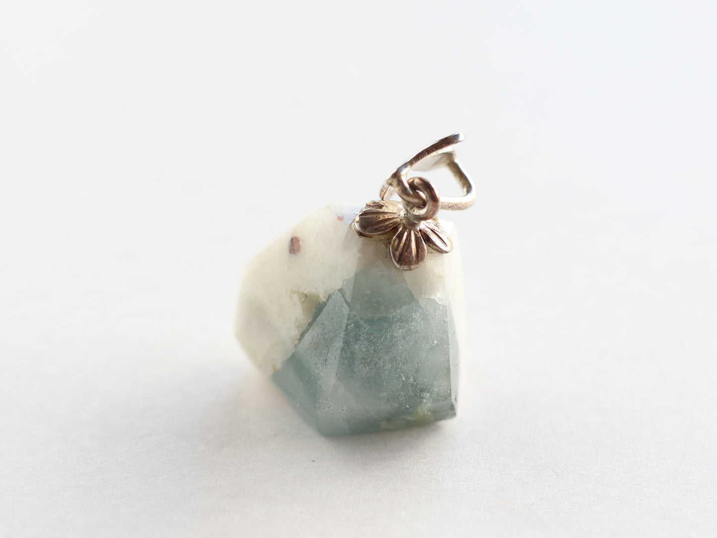 カンチェンジュンガ産アクアマリンペンダントトップPN:AQM-57