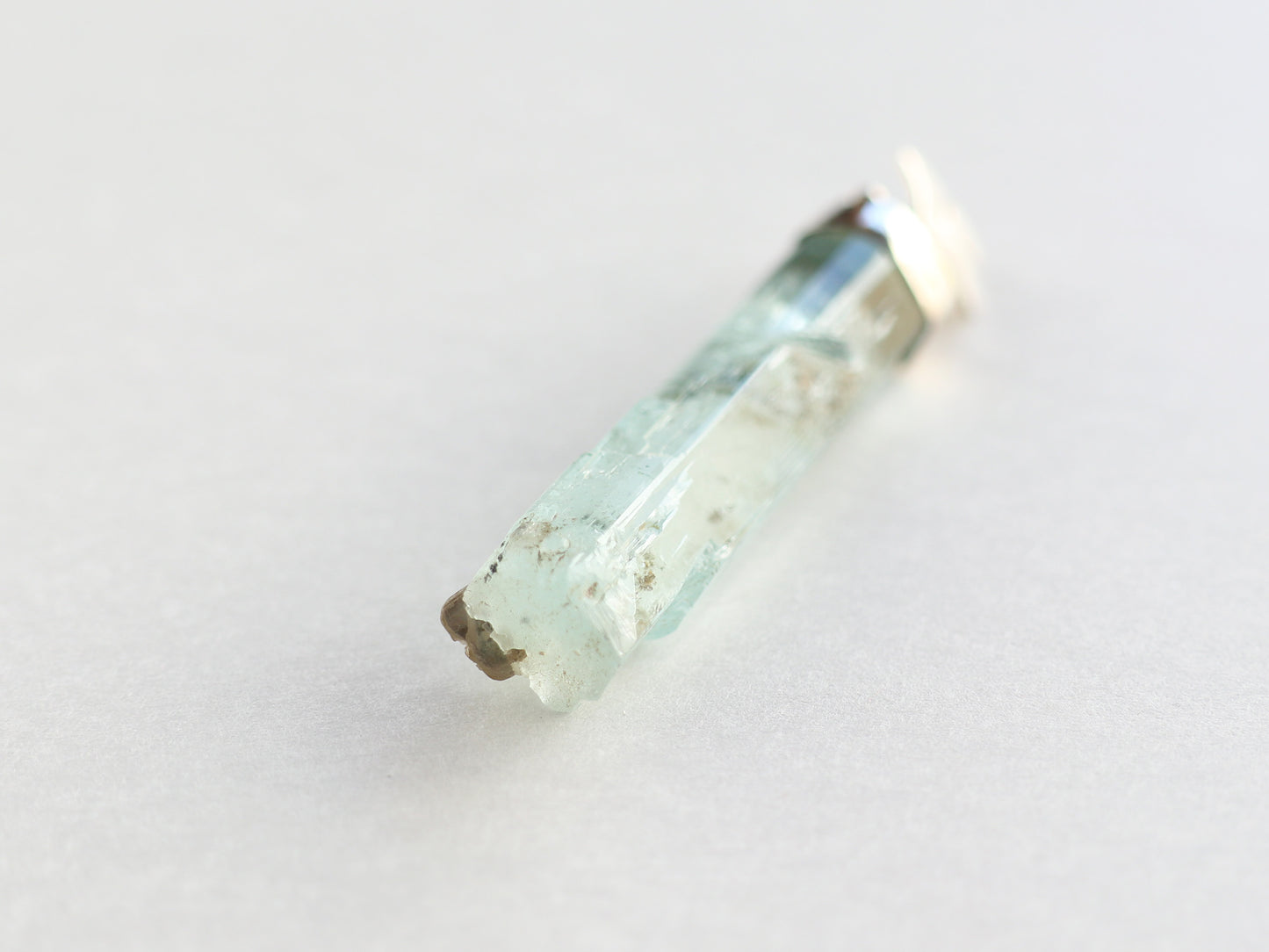 カンチェンジュンガ産ナチュラルアクアマリンペンダントトップPN:AQM-N13