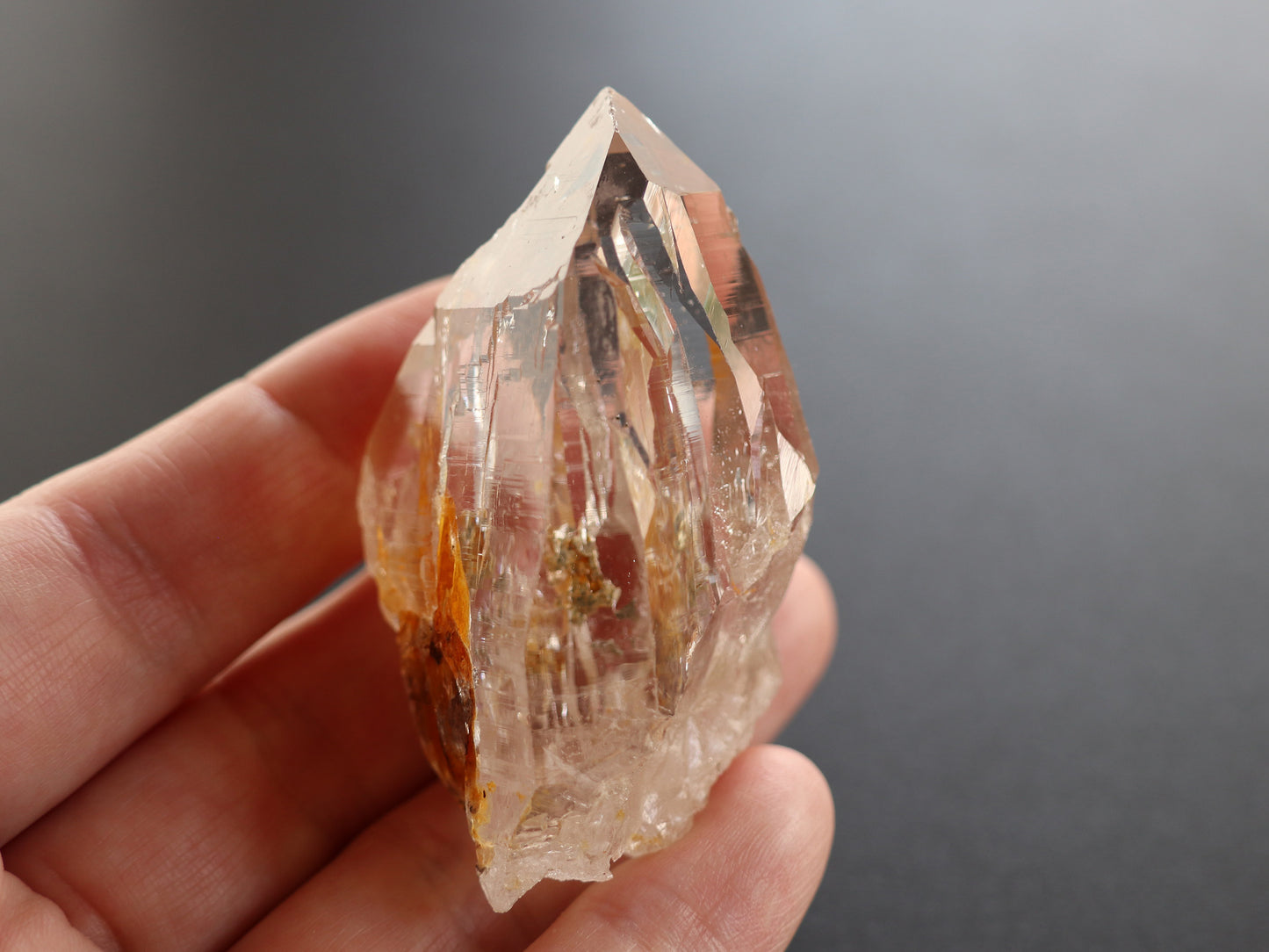 ガネーシュヒマール産ヒマラヤ水晶イエロー水晶、マウンテンシャドー原石PN:GG-324