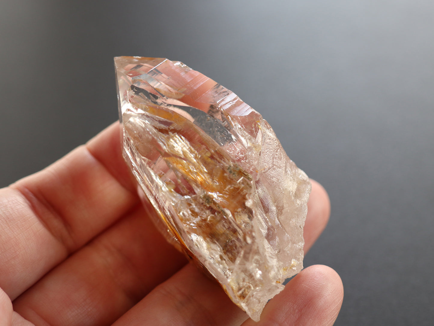 ガネーシュヒマール産ヒマラヤ水晶イエロー水晶、マウンテンシャドー原石PN:GG-324