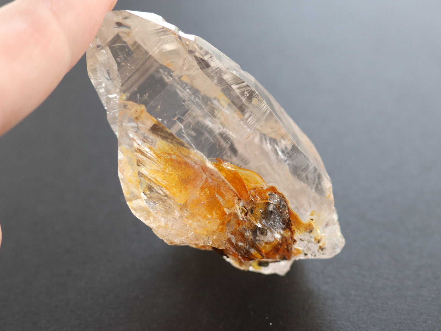 ガネーシュヒマール産ヒマラヤ水晶イエロー水晶、マウンテンシャドー原石PN:GG-324