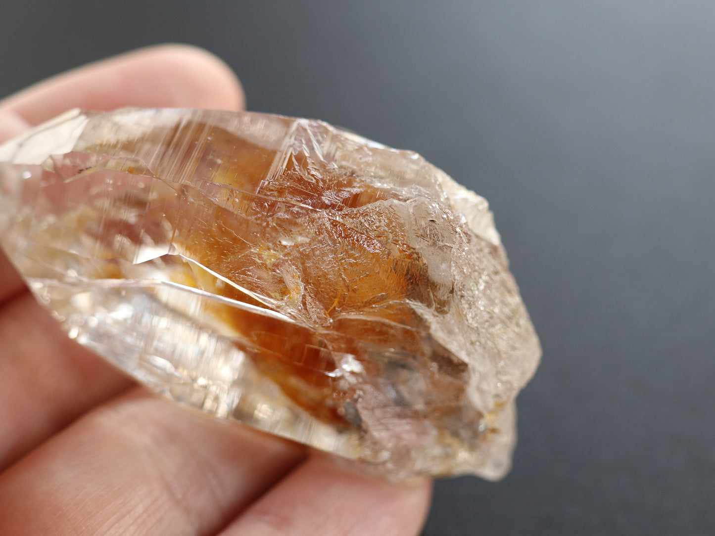ガネーシュヒマール産ヒマラヤ水晶イエロー水晶、マウンテンシャドー原石PN:GG-324