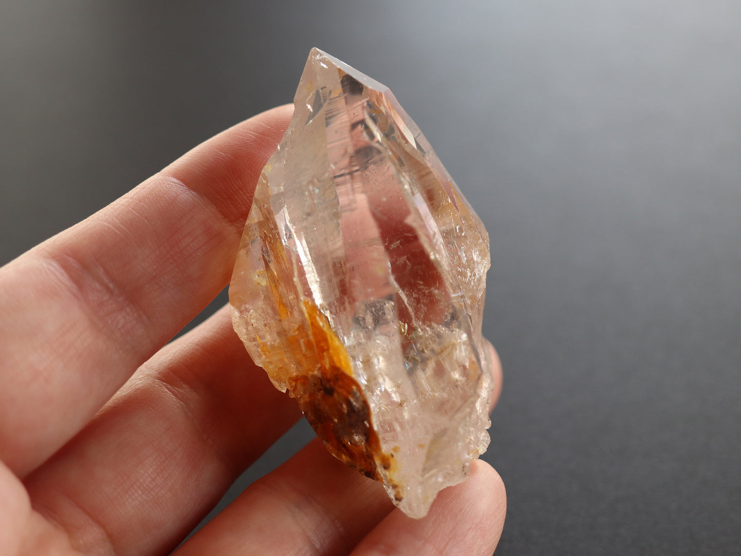 ガネーシュヒマール産ヒマラヤ水晶イエロー水晶、マウンテンシャドー原石PN:GG-324