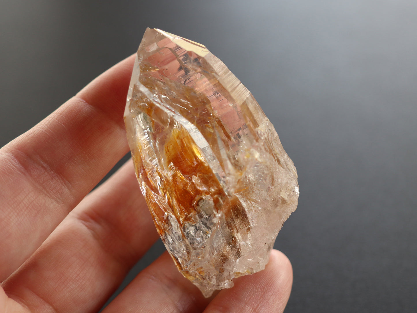 ガネーシュヒマール産ヒマラヤ水晶イエロー水晶、マウンテンシャドー原石PN:GG-324