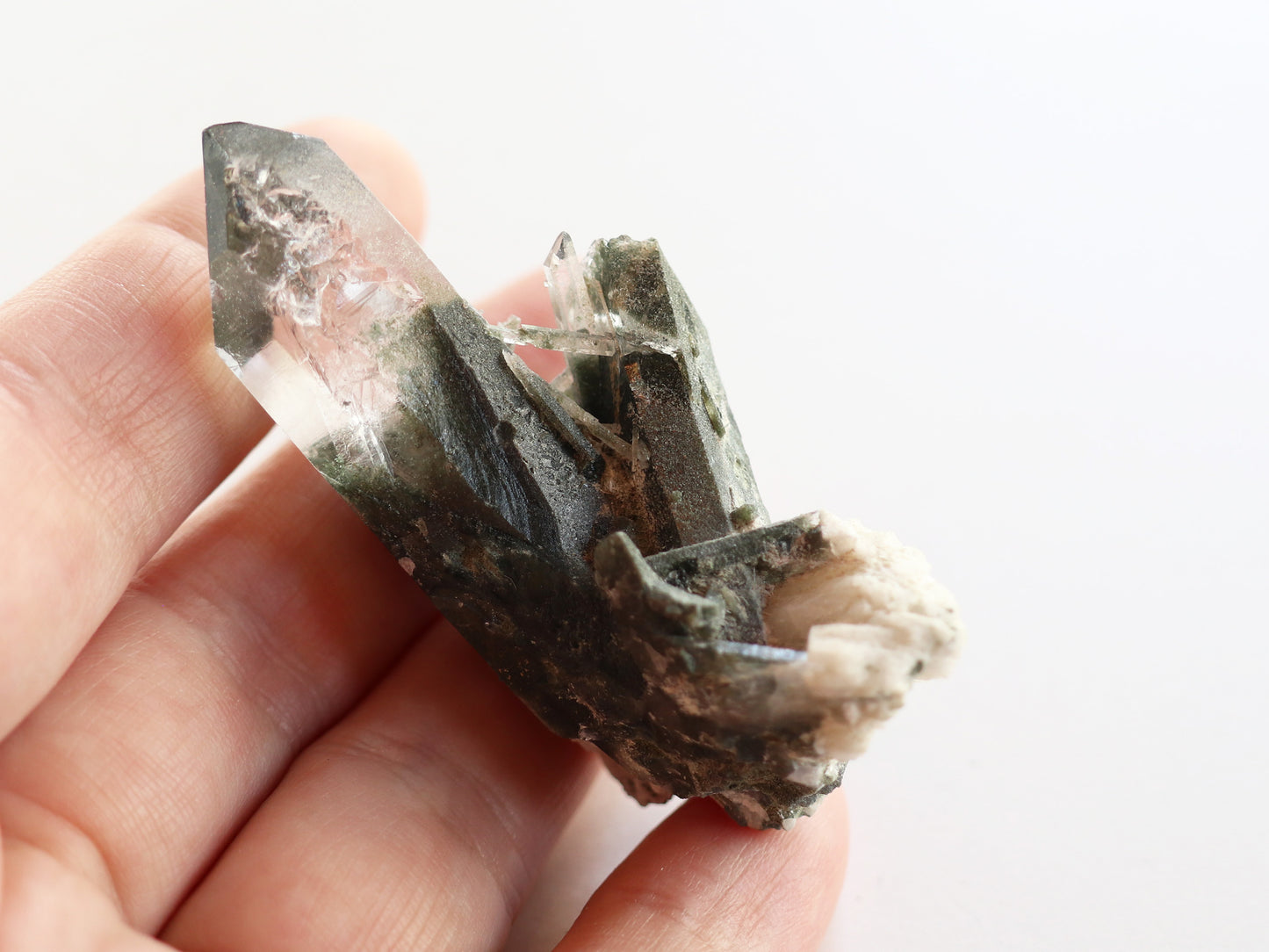 ガネーシュヒマール産ヒマラヤ水晶ガーデンクォーツ、クロライト原石PN:GG-439