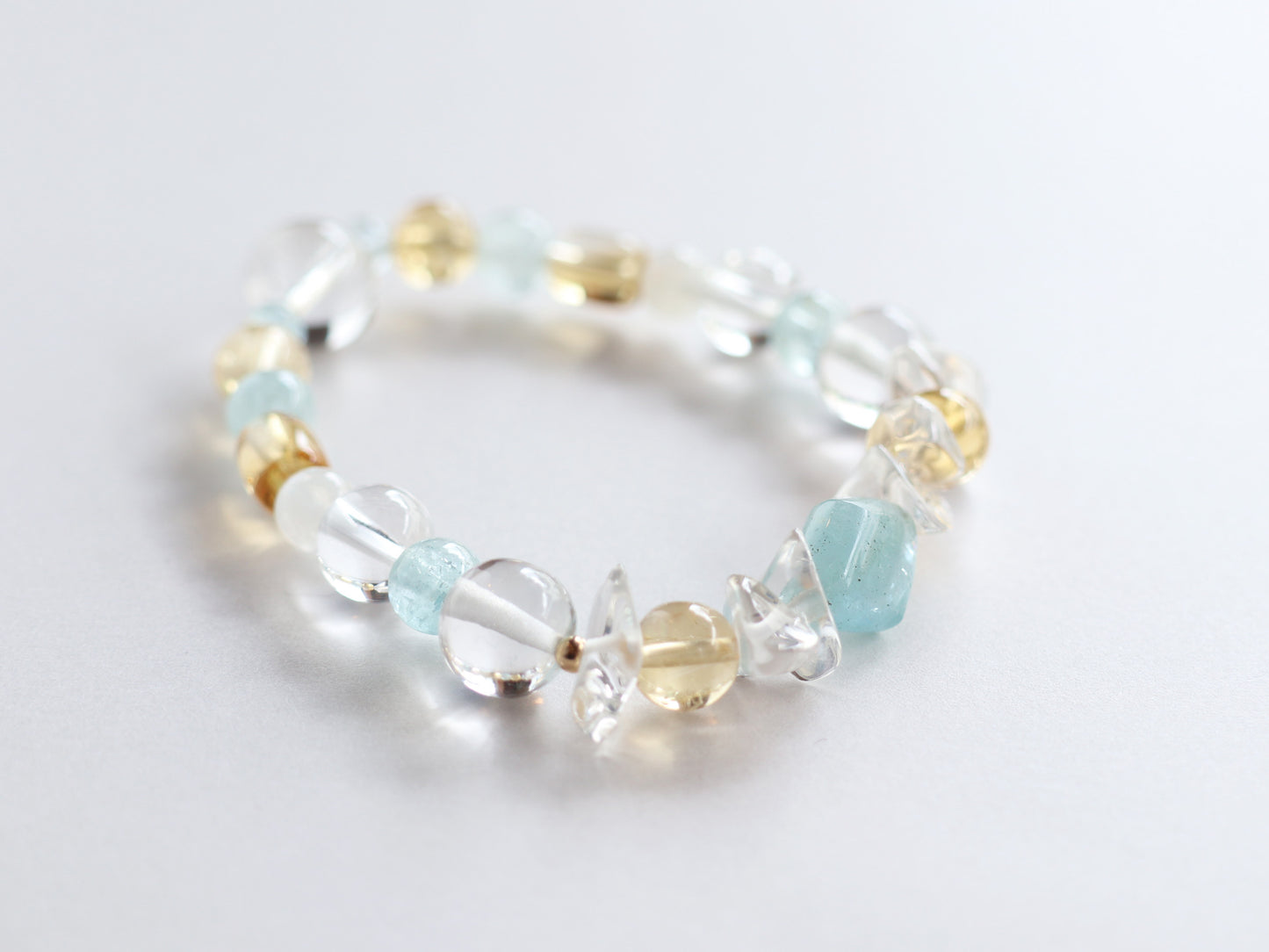 カンチェンジュンガ産アクアマリンとヒマラヤ水晶ブレスレットPN:HCB-104