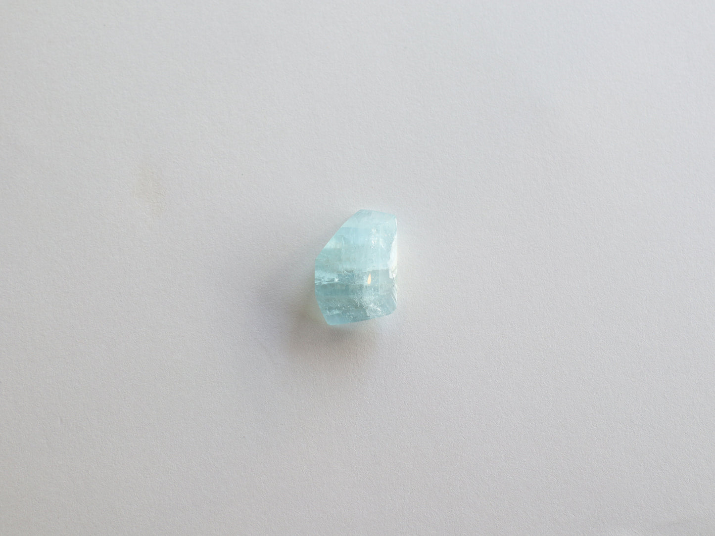 カンチェンジュンガ産レインボーアクアマリン ルース PN:AQ-26